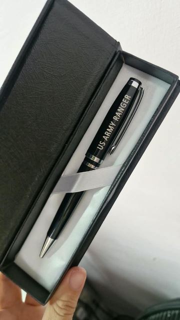 Lapicero negro con grabado