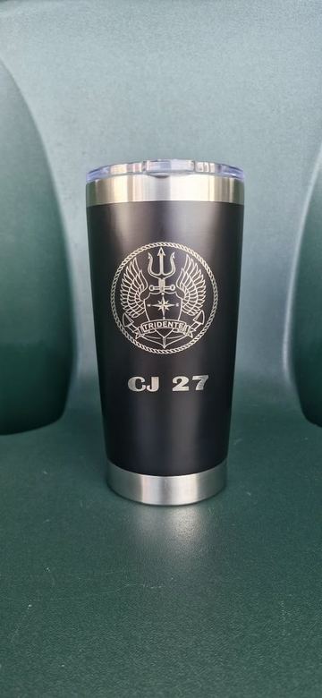 Vaso con emblema y promoción